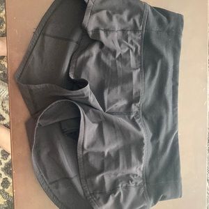 LULU SPEED UP SHORTS - size 2